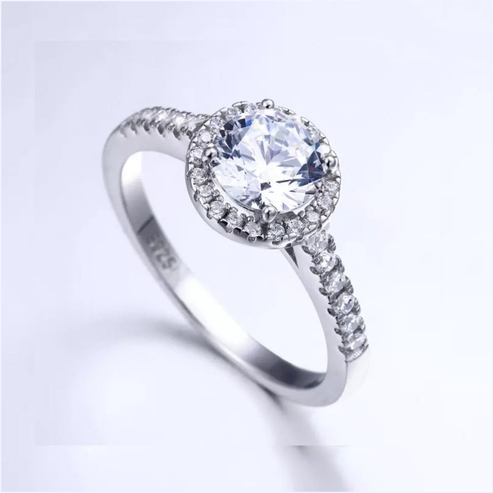 1 Carat Moissanite Engagement Ring in 925 Silver